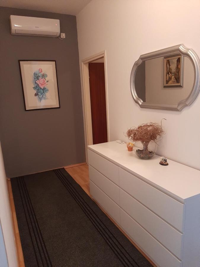 Apartment Viki Lozovac Exteriör bild