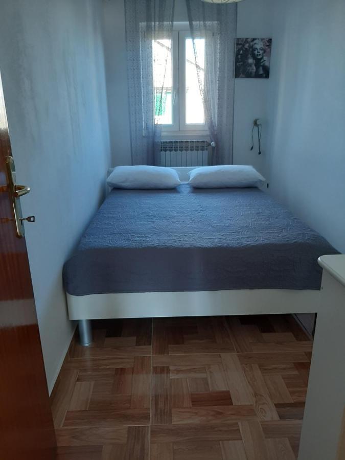 Apartment Viki Lozovac Exteriör bild