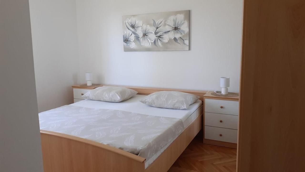 Apartment Viki Lozovac Exteriör bild