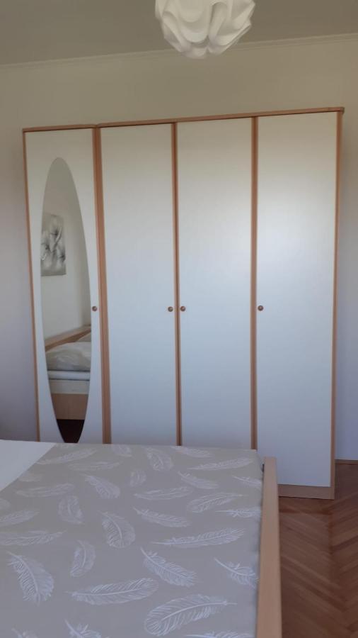 Apartment Viki Lozovac Exteriör bild