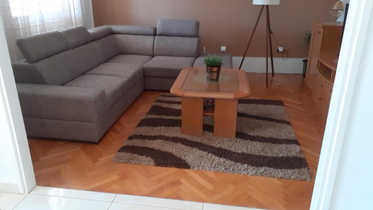 Apartment Viki Lozovac Exteriör bild