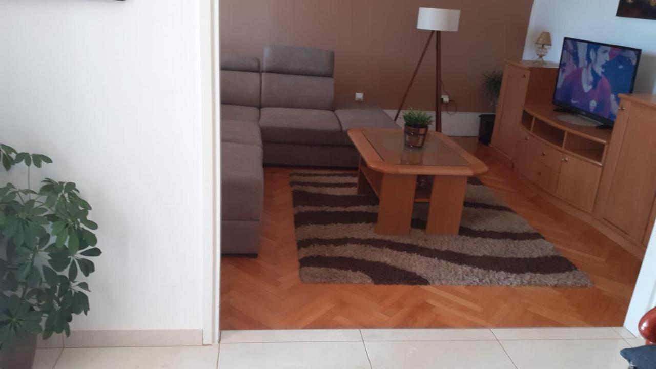 Apartment Viki Lozovac Exteriör bild