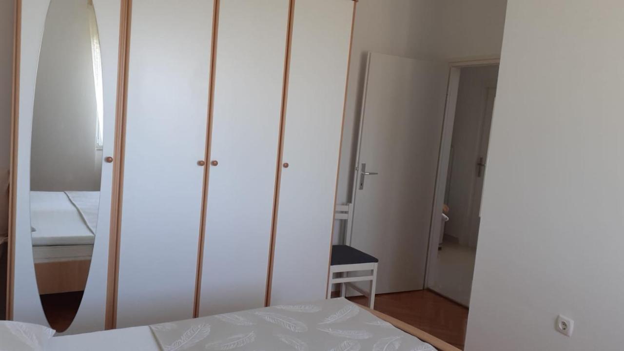 Apartment Viki Lozovac Exteriör bild