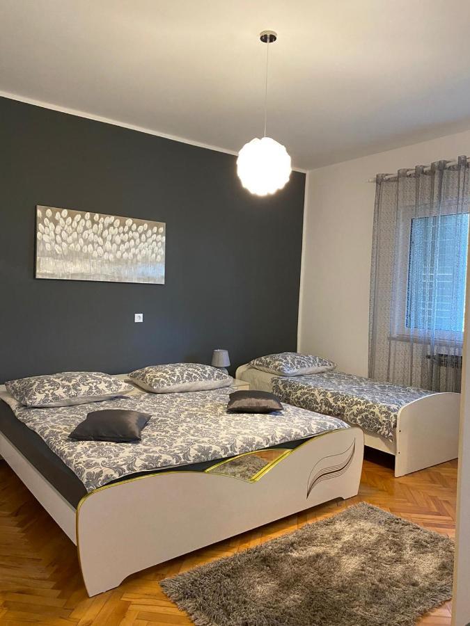 Apartment Viki Lozovac Exteriör bild
