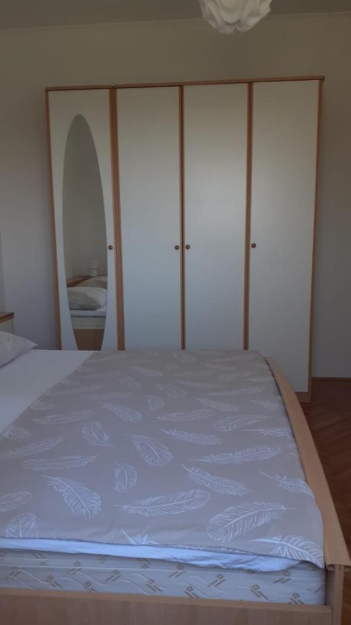 Apartment Viki Lozovac Exteriör bild
