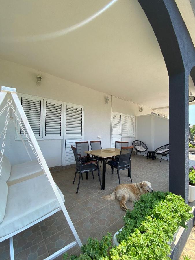 Apartment Viki Lozovac Exteriör bild