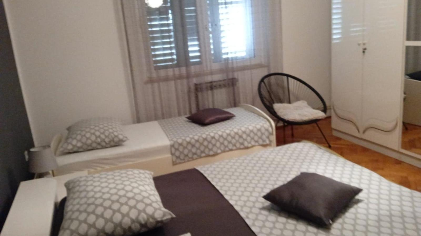 Apartment Viki Lozovac Exteriör bild