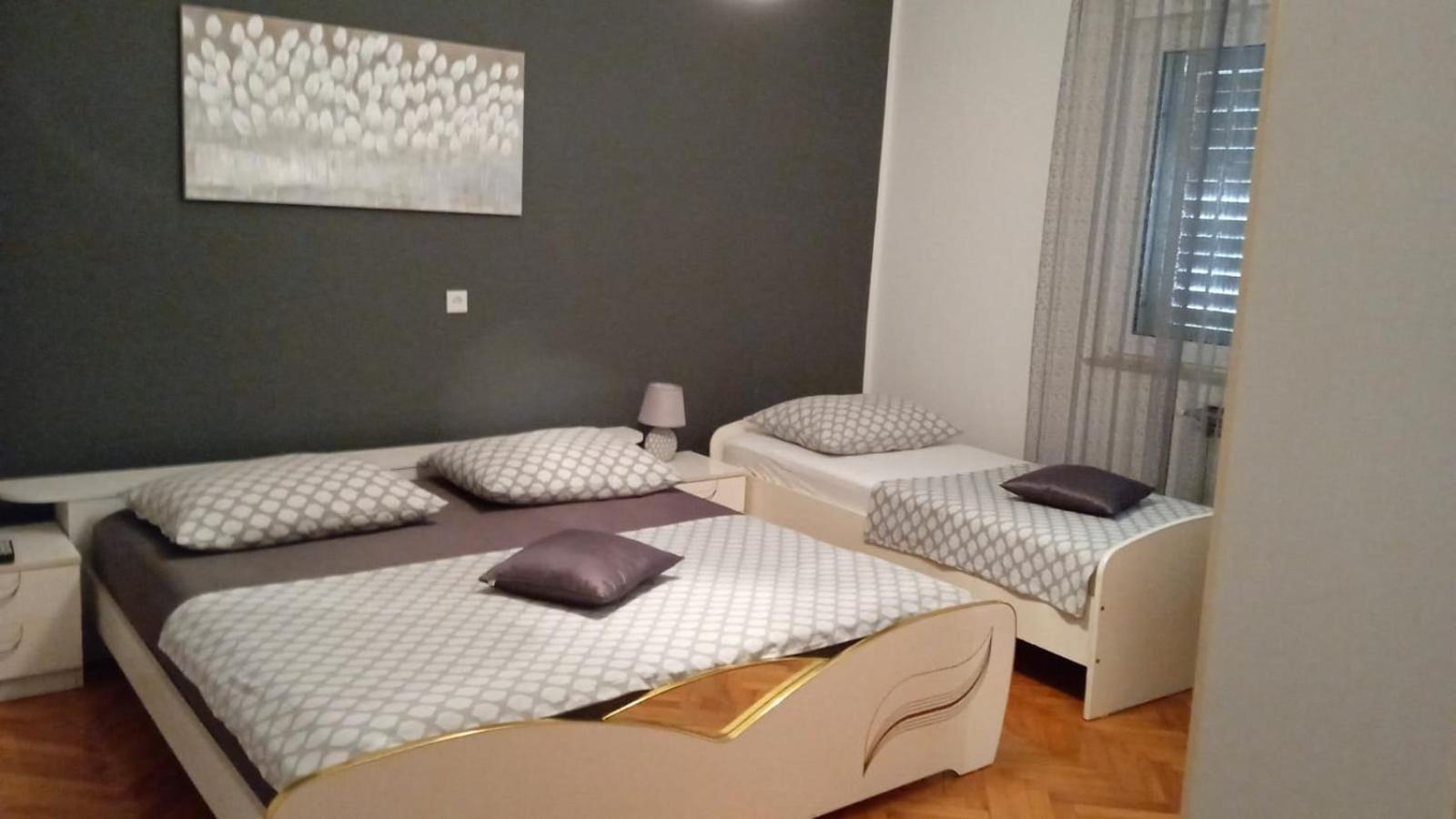 Apartment Viki Lozovac Exteriör bild